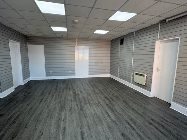 Office in Bedford - photo 3